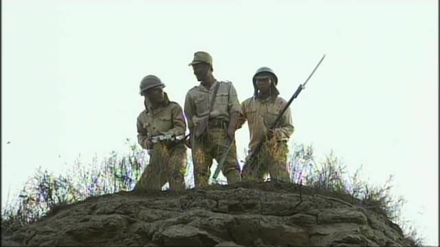 顺溜战友全阵亡，一人抗争到底，寡不敌众被逼跳崖！