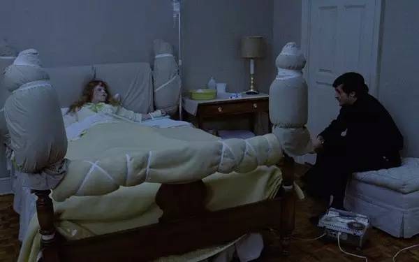 驱魔人2txt全集下载_驱魔人电影 双线叙事 恐怖套路